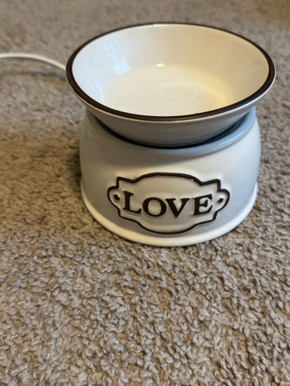 Scentsy White Ceramic Wax Warmer with Brown Accents - LOVE Plaque